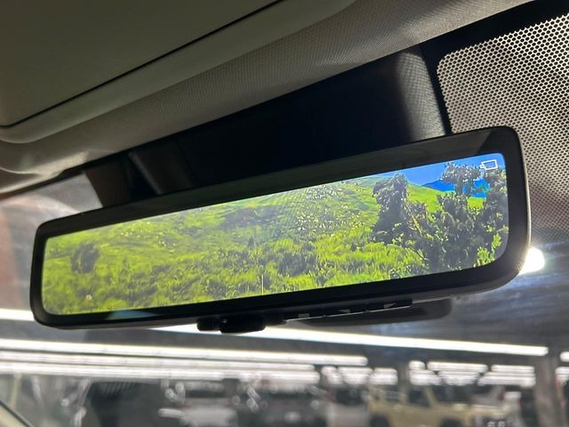 【デジタルインナーミラー】カメラが撮影した車両後方の映像をルームミラー内に表示。クリアな視界で状況の確認が可能です!※ドラレコ機能ご利用には別途SDカードをご用意いただく場合があります。