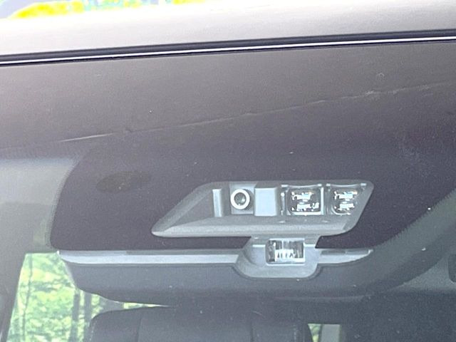 【三菱e-Assist】走行中に前方の車両等を認識し、衝突しそうな時は警報とブレーキで衝突回避と被害軽減をアシスト。より安全にドライブをお楽しみいただけます。