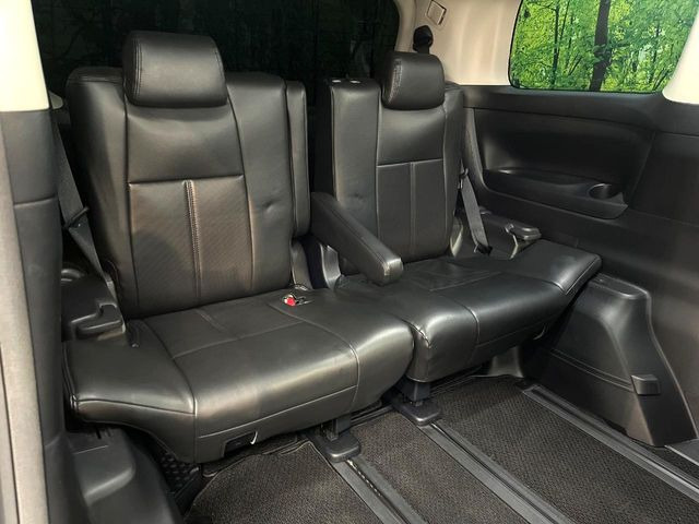 3列目シートはもちろん状態良好☆大人でもゆったりと座って頂けますので、大人数でのお出かけもラクラクです♪ご家族で、気の知れた仲間で、ドライブに行くのが楽しみですね♪