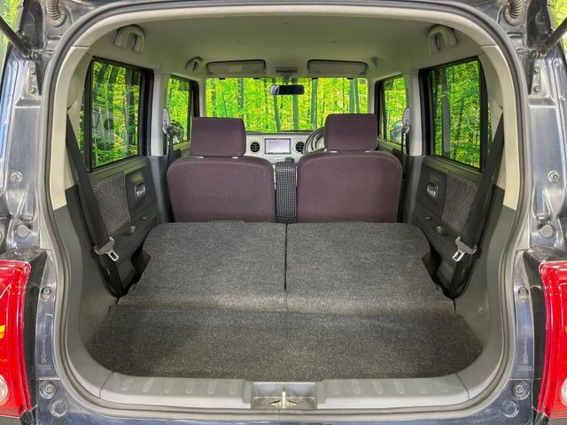 ���i�̂���������ʋ΁A���}���ɏ\���ȉ׎��X�y�[�X���m�ۂ��Ă���܂��B�Z�J���h�V�[�g��|���ƁA�傫�ȉו��̐ύڂ��\�ł���