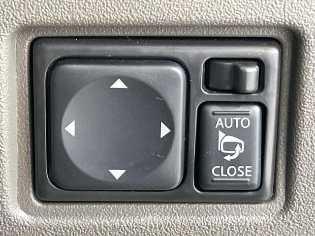 �y�d���i�[�~���[�z�T�C�h�~���[�͓d���i�[���ƂȂ��Ă���A�������ԏ�ł��L�Y�������X�N��}�����܂��B