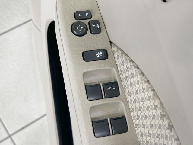 �y�d���i�[�~���[�z�T�C�h�~���[�͓d���i�[���ƂȂ��Ă���A�������ԏ�ł��L�Y�������X�N��}�����܂��B