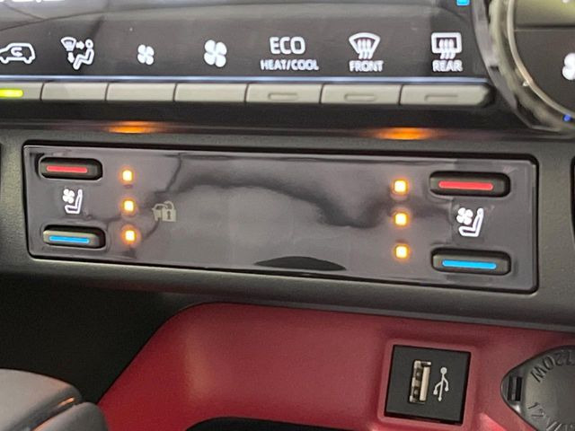 【シートベンチレーション】夏場は涼しい風でお尻や背中の熱やムレを防ぎ、冬はエアコンよりも早く温まってポカポカに!季節を問わず快適に過ごせます。