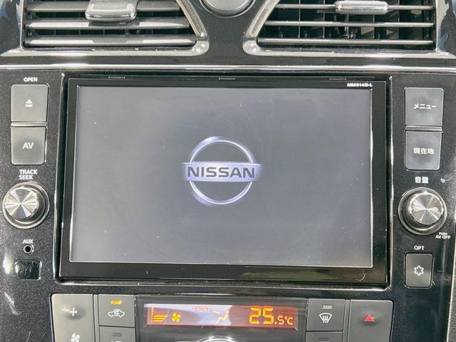 �y���[�J�[����8�^�i�r�z�C���e���A�ɗn�����ރX�^�C���b�V���ȁu��p�݌v�v���[�J�[�i�r�𑕔��􎋔F���⑀�쐫�ȂǊ�{���\�ɂ��D��A���㎿�ȃJ�[���C�t�����y���݂��������܂��B