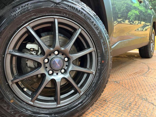 【17インチアルミホイール】外観にマッチしたアルミホイールを装着しております。各種アルミホイールや、スタッドレスタイヤも取扱いしております。是非ご相談ください♪