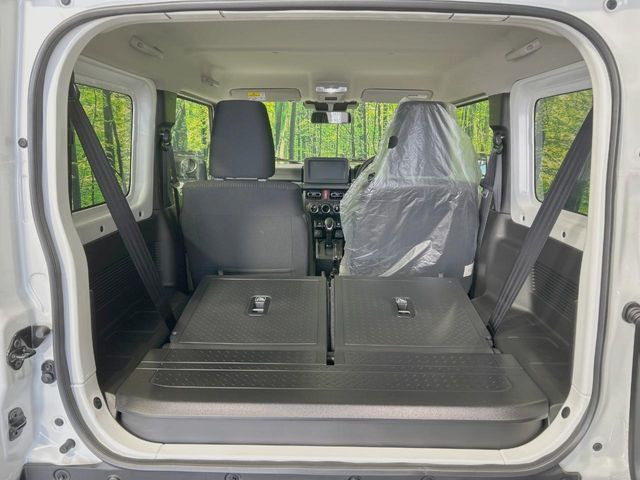 ���i�̂���������ʋ΁A���}���ɏ\���ȉ׎��X�y�[�X���m�ۂ��Ă���܂��B�Z�J���h�V�[�g��|���ƁA�傫�ȉו��̐ύڂ��\�ł���