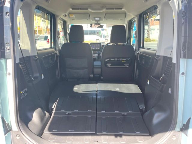 ���i�̂���������ʋ΁A���}���ɏ\���ȉ׎��X�y�[�X���m�ۂ��Ă���܂��B�Z�J���h�V�[�g��|���ƁA�傫�ȉו��̐ύڂ��\�ł���