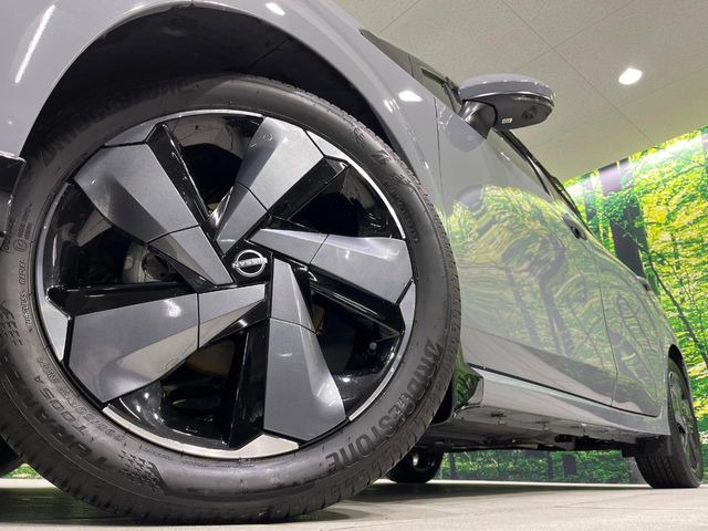 �y����17�C���`�A���~�z�C�[���z�O�ςɃ}�b�`���������A���~�z�C�[���𑕒����Ă���܂��B�e��ЊO�A���~�z�C�[����A�X�^�b�h���X�^�C�����戵�����Ă���܂��B���񂲑��k����������