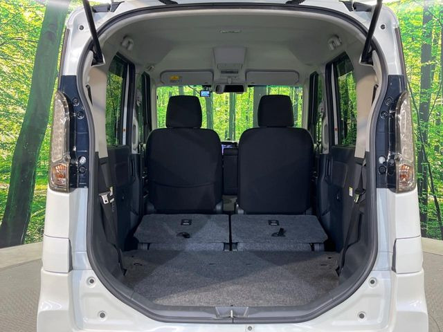 ���i�̂���������ʋ΁A���}���ɏ\���ȉ׎��X�y�[�X���m�ۂ��Ă���܂��B�Z�J���h�V�[�g��|���ƁA�傫�ȉו��̐ύڂ��\�ł���