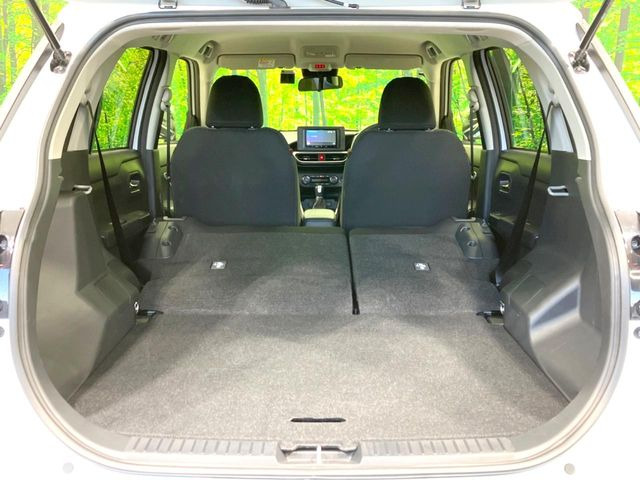 普段のお買い物や通勤、送迎等に十分な荷室スペースを確保しております。セカンドシートを倒すと、大きな荷物の積載も可能です♪