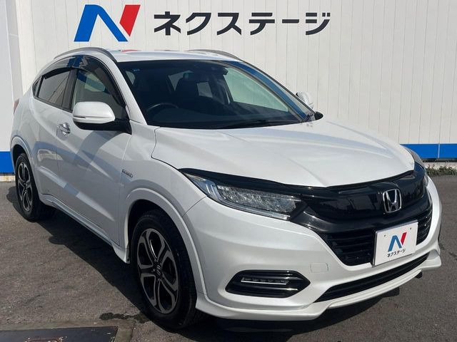 高透明度のガラス皮膜で撥水はもちろん、上質なツヤ・光沢を実現。紫外線や酸性雨から大切な愛車を保護し、色あせ・劣化を防止。「弾スプラッシュコート」、「弾プリミッサコート」からお選びいただけます。