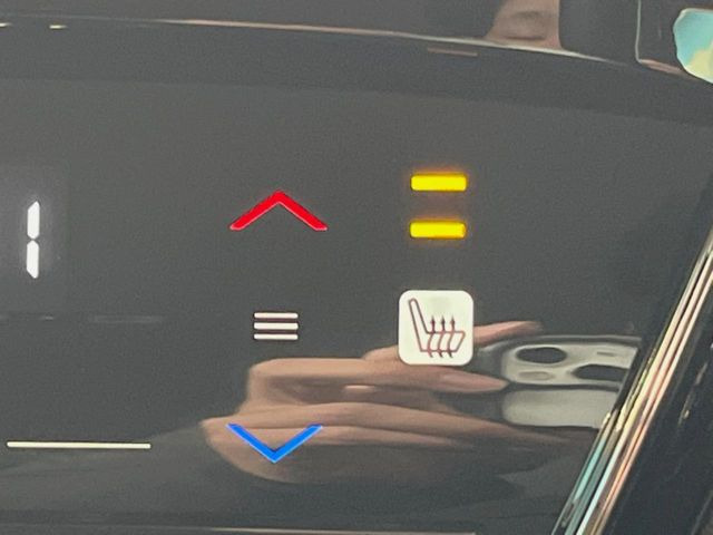 【シートヒーター】寒い日に重宝するシートヒーター!エアコンより早く温まってくれるので寒がりの人も安心ですね♪エアコンの温風は乾燥するから苦手、という方にもをおすすめです。