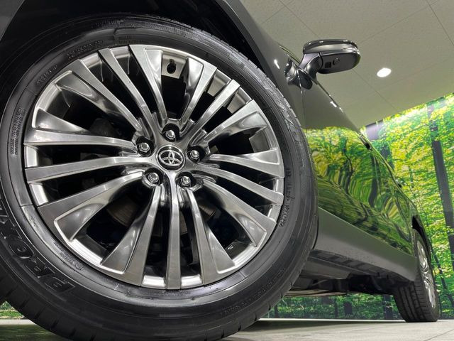 �y����19�C���`�A���~�z�C�[���z�O�ςɃ}�b�`���������A���~�z�C�[���𑕒����Ă���܂��B�e��ЊO�A���~�z�C�[����A�X�^�b�h���X�^�C�����戵�����Ă���܂��B���񂲑��k����������