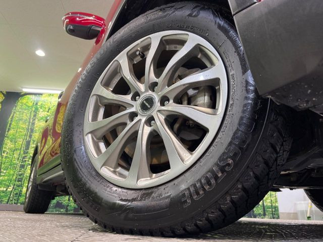 �O�ςɃ}�b�`���������A���~�z�C�[���𑕒����Ă���܂��B�e��ЊO�A���~�z�C�[����A�X�^�b�h���X�^�C�����戵�����Ă���܂��B���񂲑��k����������