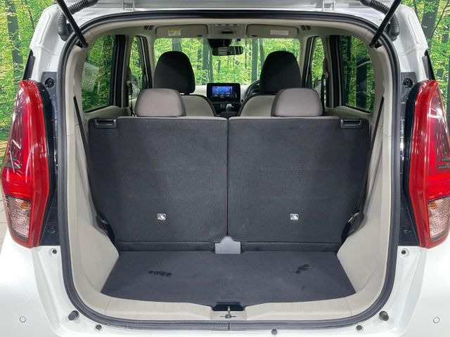 ���i�̂���������ʋ΁A���}���ɏ\���ȉ׎��X�y�[�X���m�ۂ��Ă���܂��B�Z�J���h�V�[�g��|���ƁA�傫�ȉו��̐ύڂ��\�ł���