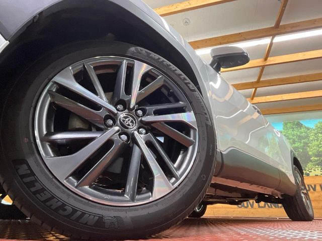 �y����18�C���`�A���~�z�C�[���z�O�ςɃ}�b�`���������A���~�z�C�[���𑕒����Ă���܂��B�e��ЊO�A���~�z�C�[����A�X�^�b�h���X�^�C�����戵�����Ă���܂��B���񂲑��k����������