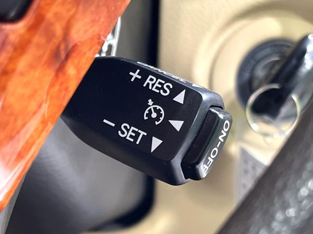 �y�N���[�Y�R���g���[���z�������H�����N���N���s�B�A�N�Z���𗣂��Ă���葬�x�ő��s���ł��A�������^�]���̕��S���y��!�����E�������ȒP�ȃX�C�b�`����Œ����ł��܂��B