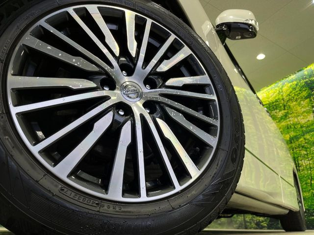 �y����18�C���`�A���~�z�C�[���z�O�ςɃ}�b�`���������A���~�z�C�[���𑕒����Ă���܂��B�e��ЊO�A���~�z�C�[����A�X�^�b�h���X�^�C�����戵�����Ă���܂��B���񂲑��k����������