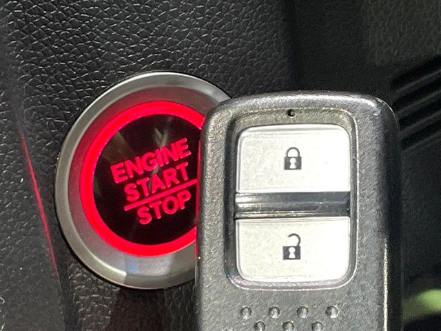 �yHonda�X�}�[�g�L�[�z�J�o����|�P�b�g�ɓ��ꂽ�܂܂ł��h�A�̎{���E�������\�ȃX�}�[�g�L�[�𑕔��B�G���W���̃I���E�I�t�����J�M�����o���K�v����������Ƃ��Ă��֗��ł���