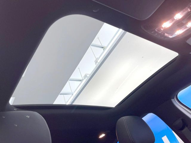 ���p�m���~�b�N�X���C�f�B���O���[�t::�唗�͂̃p�m���}���[�t�́A�㕔���Ȃɂ܂ő����Ă���A�J���I�ȋ�Ԃ����y���݂��������܂��B