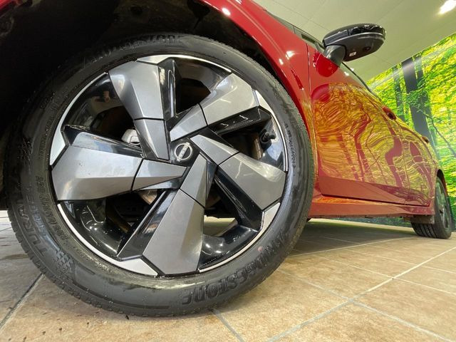 �y����17�C���`�A���~�z�C�[���z�O�ςɃ}�b�`���������A���~�z�C�[���𑕒����Ă���܂��B�e��ЊO�A���~�z�C�[����A�X�^�b�h���X�^�C�����戵�����Ă���܂��B���񂲑��k����������