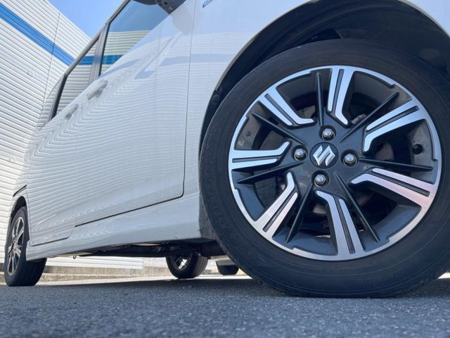 �y�����A���~�z�C�[���z�O�ςɃ}�b�`���������A���~�z�C�[���𑕒����Ă���܂��B�e��ЊO�A���~�z�C�[����A�X�^�b�h���X�^�C�����戵�����Ă���܂��B���񂲑��k����������