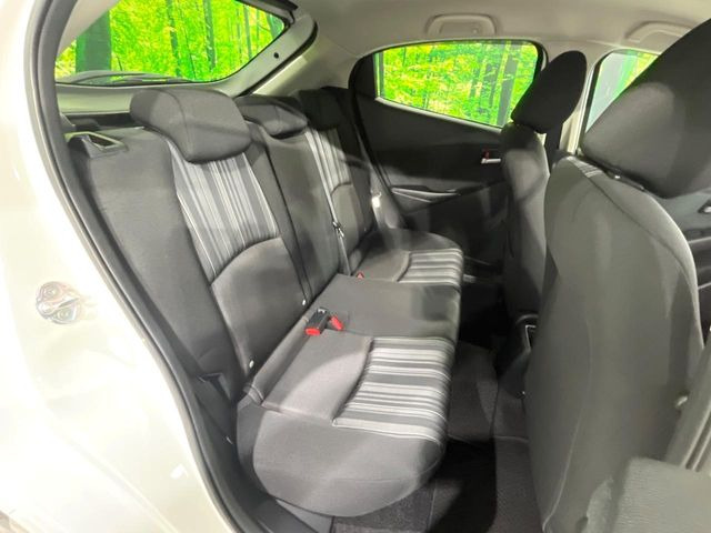 �R���p�N�g�J�[�ł����A�Z�J���h�V�[�g�͏\���ȍL����������K�ɂ���肢�������܂���V�[�g��|���đ傫�ȉו���ς񂾂�ƁA�p�r�̕����L��1��ł��B