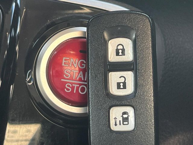 �yHonda�X�}�[�g�L�[�z�J�o����|�P�b�g�ɓ��ꂽ�܂܂ł��h�A�̎{���E�������\�ȃX�}�[�g�L�[�𑕔��B�G���W���̃I���E�I�t�����J�M�����o���K�v����������Ƃ��Ă��֗��ł���