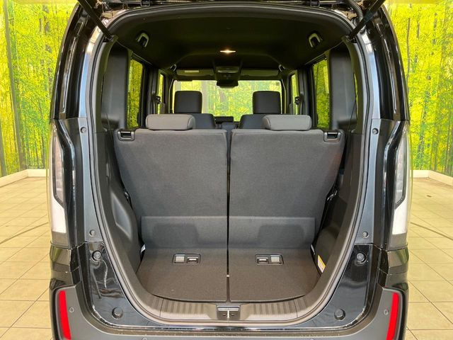 ���i�̂���������ʋ΁A���}���ɏ\���ȉ׎��X�y�[�X���m�ۂ��Ă���܂��B�Z�J���h�V�[�g��|���ƁA�傫�ȉו��̐ύڂ��\�ł���