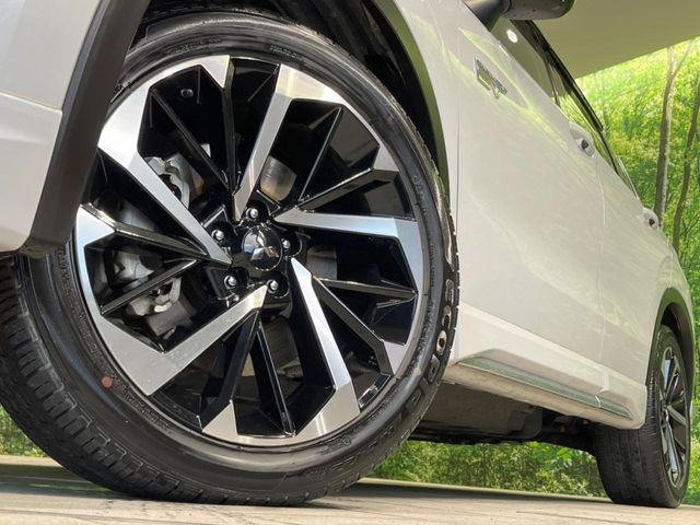 �y����20�C���`�A���~�z�C�[���z�O�ςɃ}�b�`���������A���~�z�C�[���𑕒����Ă���܂��B�e��ЊO�A���~�z�C�[����A�X�^�b�h���X�^�C�����戵�����Ă���܂��B���񂲑��k����������