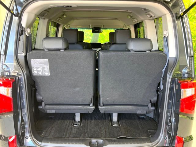 普段のお買い物や通勤、送迎等に十分な荷室スペースを確保しております。セカンドシートを倒すと、大きな荷物の積載も可能です♪