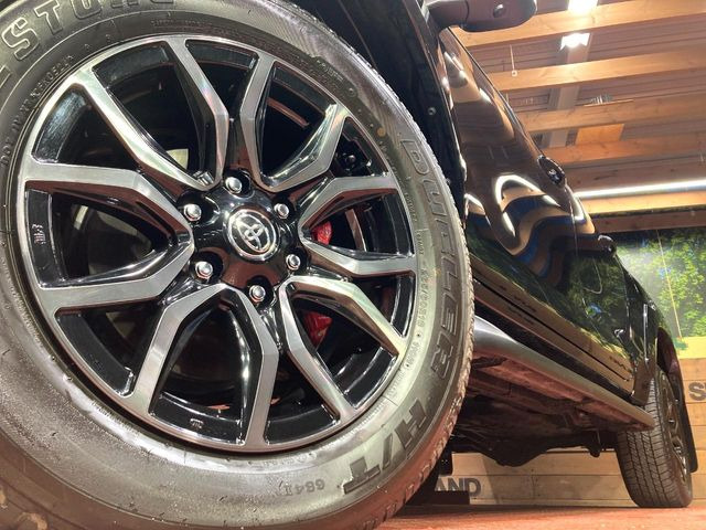 �y�O���[�h��p����18�C���`�A���~�z�C�[���z�f�U�C�����̍��������A���~�z�C�[���𑕒����Ă���܂��B�e��ЊO�A���~�z�C�[����A�X�^�b�h���X�^�C�����戵�����Ă���܂��B���񂲑��k����������