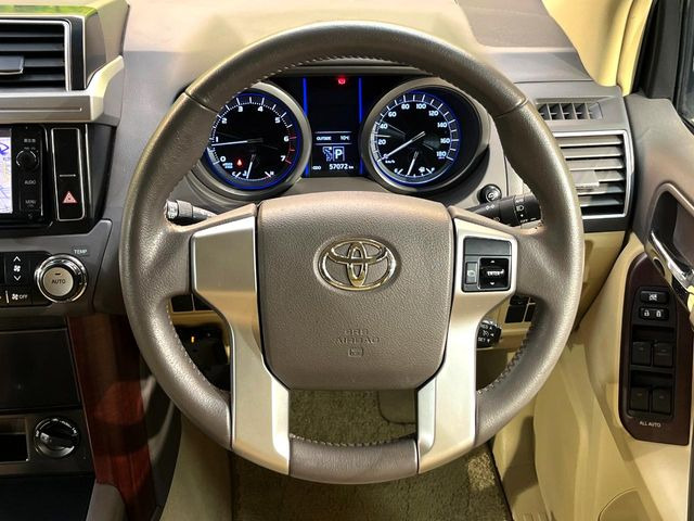 �y�����v�����X�e�A�����O�z�㎿�Ȋv���g�p���邱�ƂŁA��ɂ����������݂ƂĂ��^�]���₷���n���h���ł���