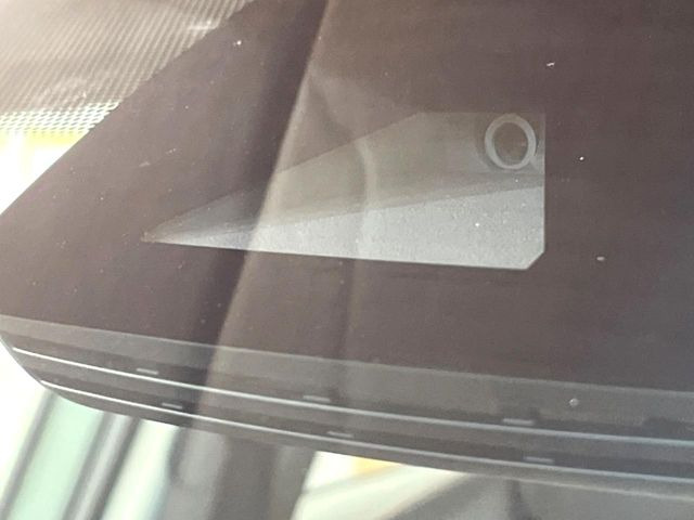 �y�g���^�Z�[�t�e�B�Z���X�z���s���ɑO���̎ԗ�����F�����A�Փ˂������Ȏ��͌x��ƃu���[�L�ŏՓˉ���Ɣ�Q�y�����A�V�X�g�B�����S�Ƀh���C�u�����y���݂��������܂��B