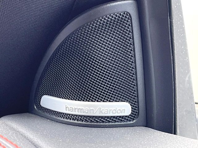 ��harman/kardon�T�E���h�V�X�e��:�I�[�f�B�I��僁�[�J�[����|����v���~�A���X�s�[�J�[�𑕔��B�����̃X�s�[�J�[����A���̗������܂ŕ����鍂�i���ȉ��y�����y���݂��������܂��B