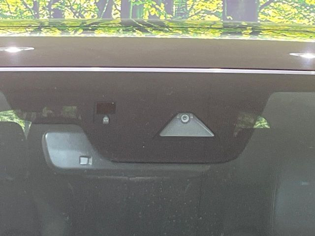 �yi-ACTIVESENSE�z���s���ɑO���̎ԗ�����F�����A�Փ˂������Ȏ��͌x��ƃu���[�L�ŏՓˉ���Ɣ�Q�y�����A�V�X�g�B�����S�Ƀh���C�u�����y���݂��������܂��B