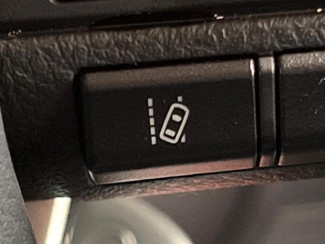 �y���[���g���[�V���O�A�V�X�g�z�������H���s���A�Ԑ�����͂ݏo�������ɂȂ�ƃ��[���̒����𑖂�悤�ɃX�e�A�����O������A�V�X�g�B�����S�ȉ^�]���T�|�[�g���Ă���܂�!