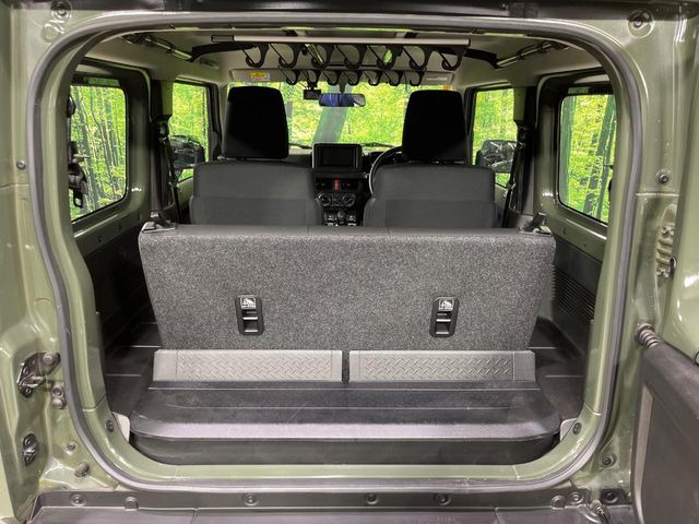 ���i�̂���������ʋ΁A���}���ɏ\���ȉ׎��X�y�[�X���m�ۂ��Ă���܂��B�Z�J���h�V�[�g��|���ƁA�傫�ȉו��̐ύڂ��\�ł���