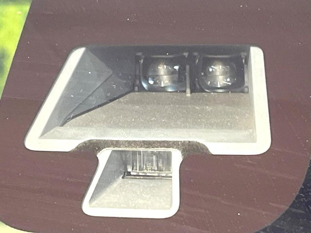 �y�G�}�[�W�F���V�[�u���[�L�z���s���ɑO���̎ԗ�����F�����A�Փ˂������Ȏ��͌x��ƃu���[�L�ŏՓˉ���Ɣ�Q�y�����A�V�X�g�B�����S�Ƀh���C�u�����y���݂��������܂��B