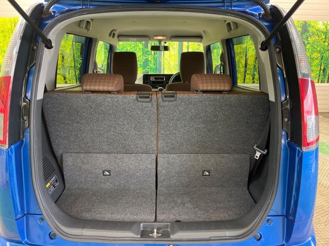 ���i�̂���������ʋ΁A���}���ɏ\���ȉ׎��X�y�[�X���m�ۂ��Ă���܂��B�Z�J���h�V�[�g��|���ƁA�傫�ȉו��̐ύڂ��\�ł���