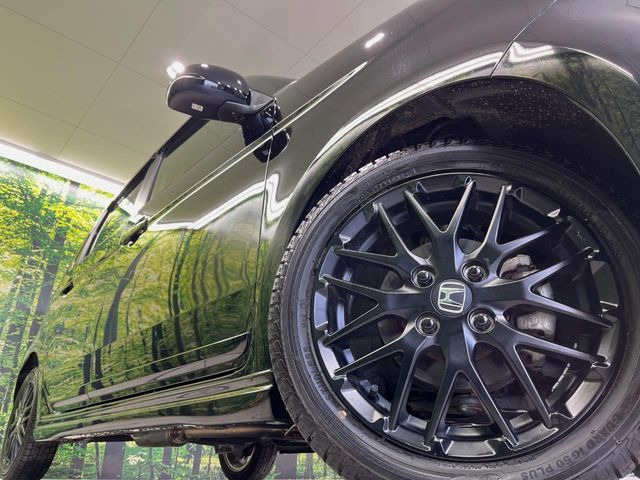 �y����15�C���`�A���~�z�C�[���z�O�ςɃ}�b�`���������A���~�z�C�[���𑕒����Ă���܂��B�e��ЊO�A���~�z�C�[����A�X�^�b�h���X�^�C�����戵�����Ă���܂��B���񂲑��k����������