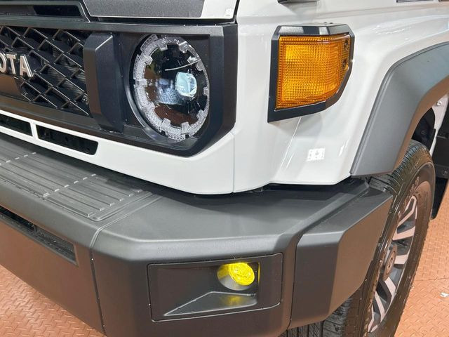 �yLED�w�b�h���C�g�z���V����ԑ��s�����ǍD�Ȏ��E���m�ۂ����S���ĉ^�]�ł��鍂�P�xLED�w�b�h���C�g�𑕔�!�_�����x�������A����d�͂��}�����Ă��܂��B