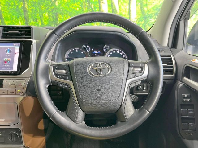 �y�����v�����X�e�A�����O�z�㎿�Ȋv���g�p���邱�ƂŁA��ɂ����������݂ƂĂ��^�]���₷���n���h���ł���