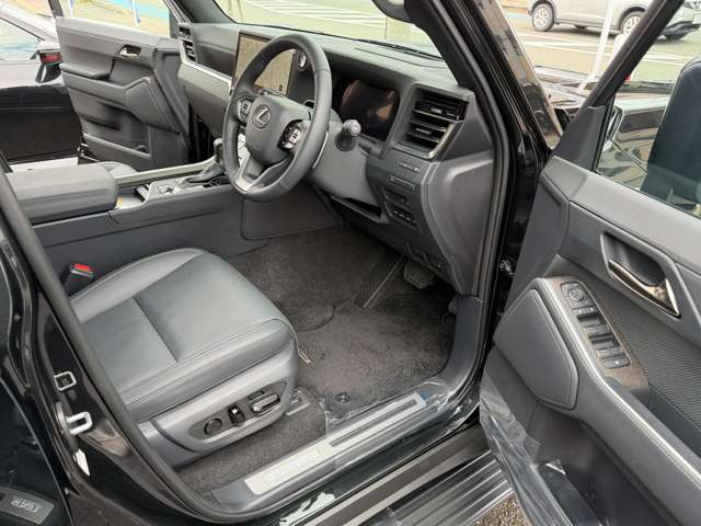 LEXUS���S����C���~�l�[�V�����X�J�b�t�v���[�g�E���N�T�X�������N�T�X���S����t���A�}�b�g�B