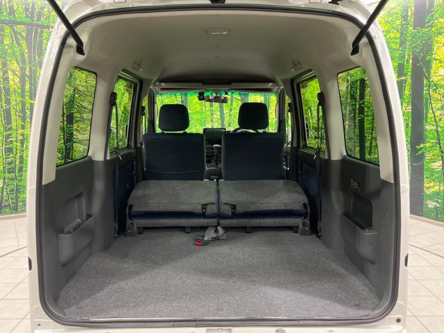 ���i�̂���������ʋ΁A���}���ɏ\���ȉ׎��X�y�[�X���m�ۂ��Ă���܂��B�Z�J���h�V�[�g��|���ƁA�傫�ȉו��̐ύڂ��\�ł���