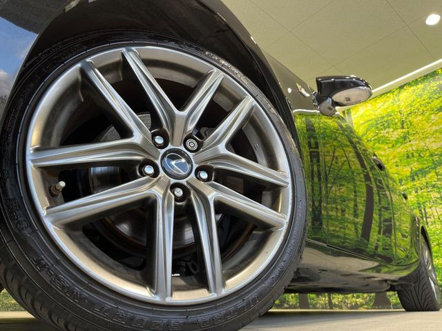 �y����18�C���`�A���~�z�C�[���z�O�ςɃ}�b�`���������A���~�z�C�[���𑕒����Ă���܂��B�e��ЊO�A���~�z�C�[����A�X�^�b�h���X�^�C�����戵�����Ă���܂��B���񂲑��k����������