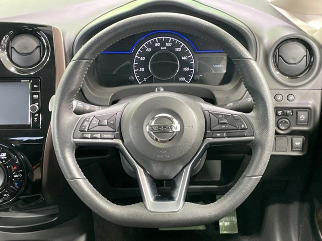 �y�����v�����X�e�A�����O�z�㎿�Ȋv���g�p���邱�ƂŁA��ɂ����������݂ƂĂ��^�]���₷���n���h���ł���