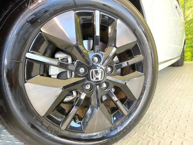 �y�����A���~18�C���`�z�C�[���z�O�ςɃ}�b�`���������A���~�z�C�[���𑕒����Ă���܂��B�e��ЊO�A���~�z�C�[����A�X�^�b�h���X�^�C�����戵�����Ă���܂��B���񂲑��k����������