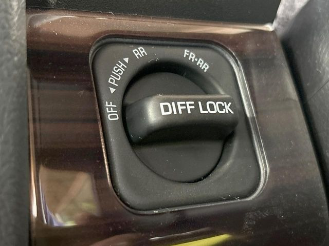 �y���A�f�t���b�N�z���H��ᓹ�ȂǂŎԂ��X�^�b�N�����ꍇ�ł��A�^�C���̋�]��}�����E�o���₷������f�t���b�N�𑕔��B�ϐ�n��I�t���[�h�ł̎g�p���������ɂ��X�X���̈��ł���