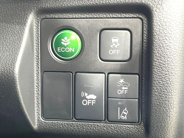 �y�z���_�Z���V���O�z���s���ɑO���̎ԗ�����F�����A�Փ˂������Ȏ��͌x��ƃu���[�L�ŏՓˉ���Ɣ�Q�y�����A�V�X�g�B�����S�Ƀh���C�u�����y���݂��������܂��B